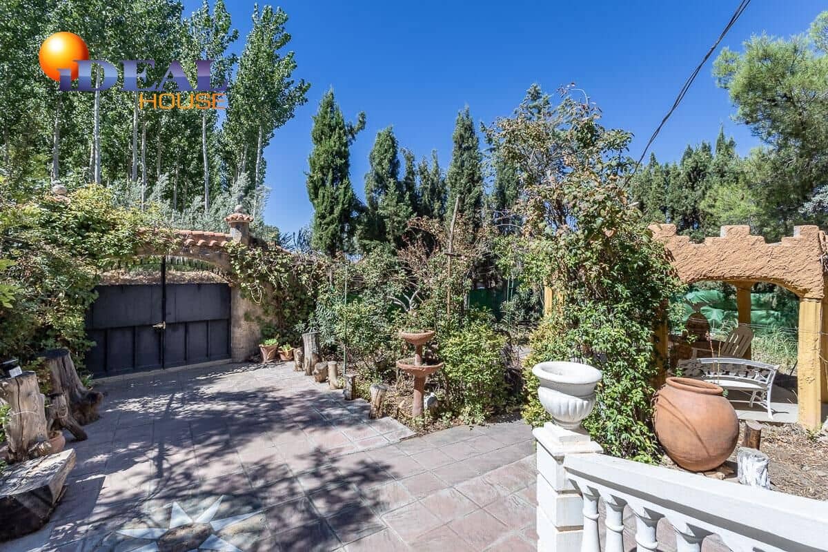 6 bedroom Villa for sale in Purullena with garage - € 249,000 (Ref: 9433860)