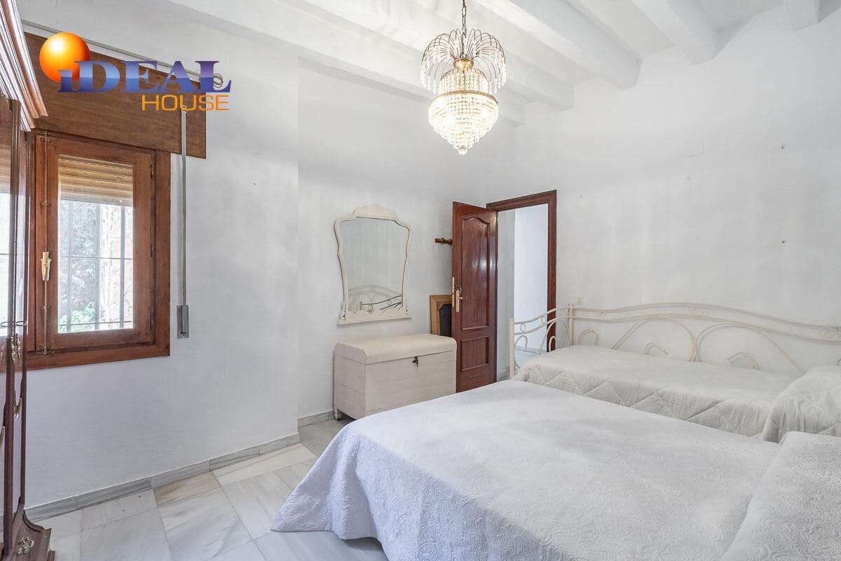 6 bedroom Villa for sale in Purullena with garage - € 249,000 (Ref: 9433860)