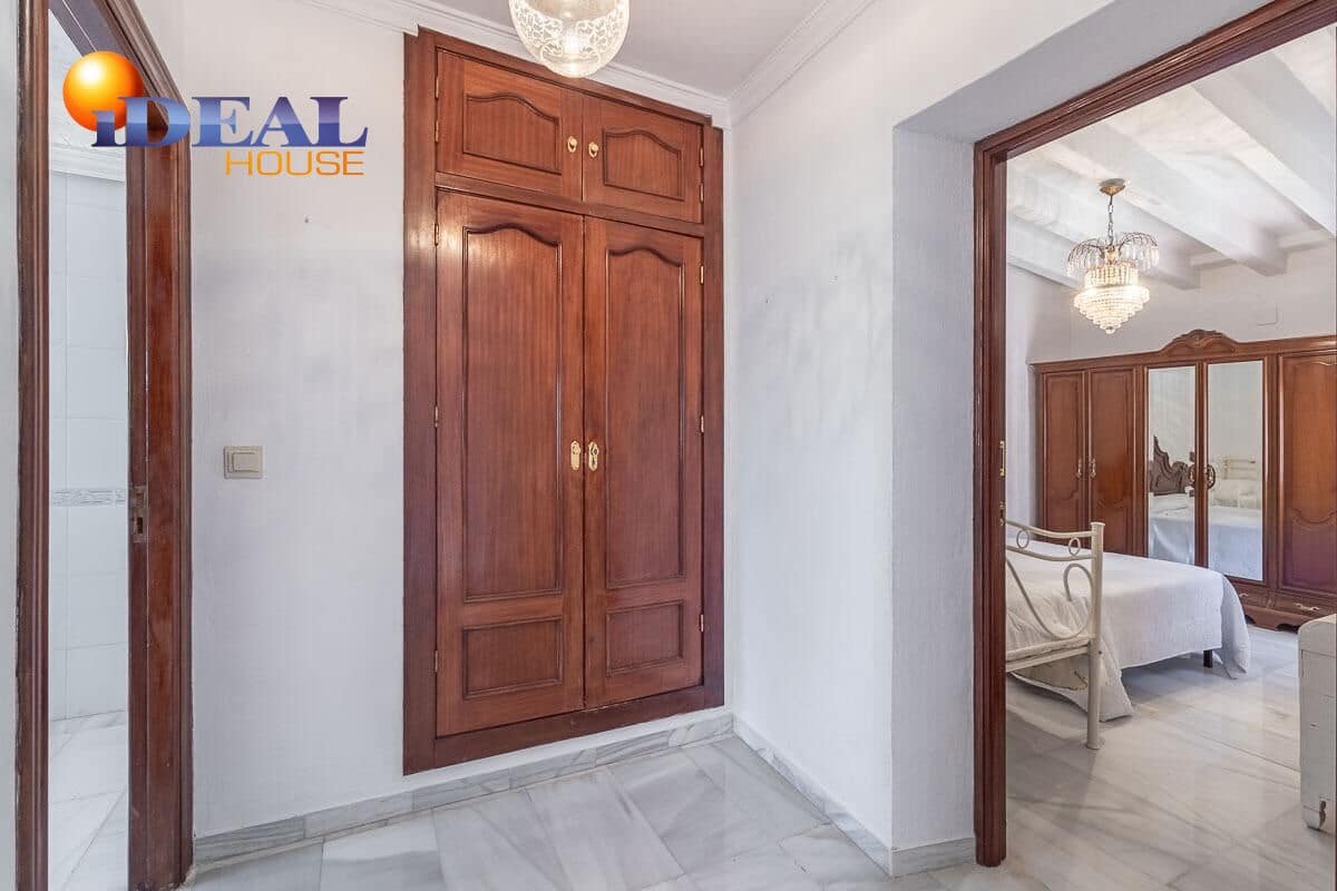 6 bedroom Villa for sale in Purullena with garage - € 249,000 (Ref: 9433860)