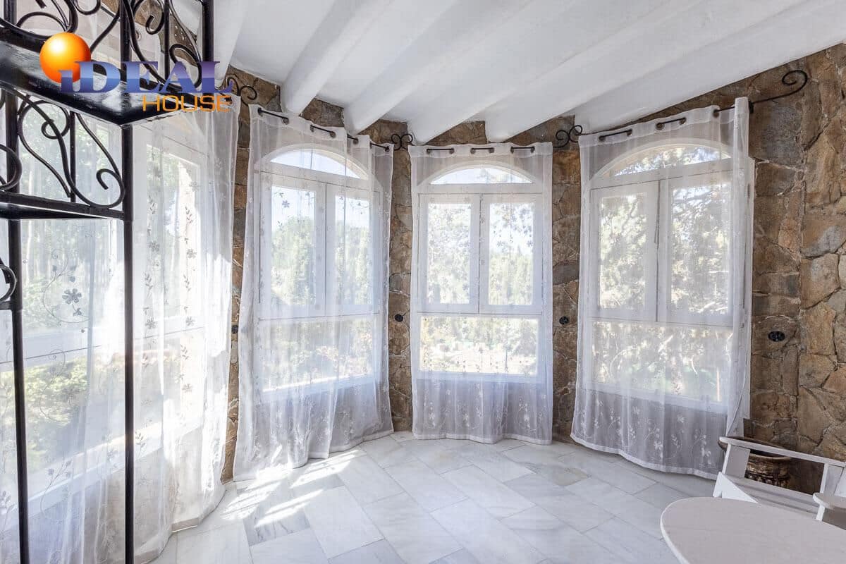 6 bedroom Villa for sale in Purullena with garage - € 249,000 (Ref: 9433860)