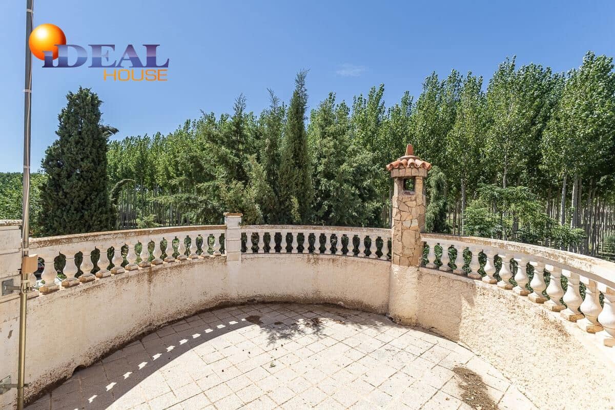 6 bedroom Villa for sale in Purullena with garage - € 249,000 (Ref: 9433860)