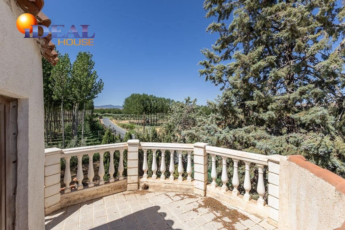 6 bedroom Villa for sale in Purullena with garage - € 249,000 (Ref: 9433860)