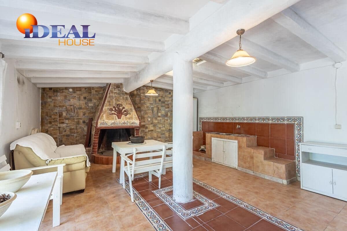 6 bedroom Villa for sale in Purullena with garage - € 249,000 (Ref: 9433860)