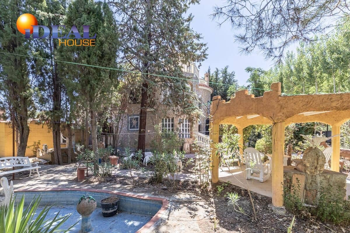 6 bedroom Villa for sale in Purullena with garage - € 249,000 (Ref: 9433860)