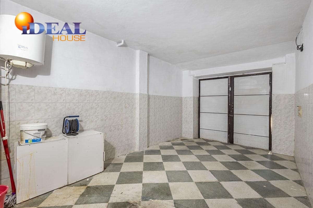 6 bedroom Villa for sale in Purullena with garage - € 249,000 (Ref: 9433860)