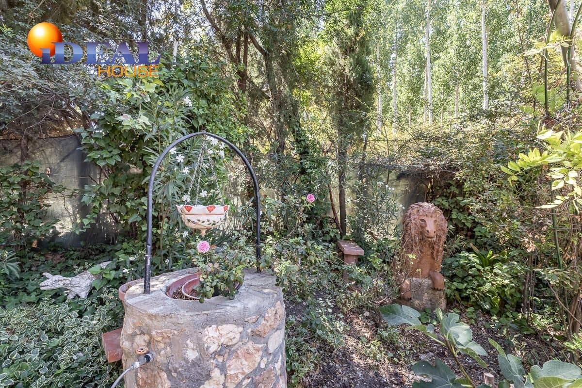 6 bedroom Villa for sale in Purullena with garage - € 249,000 (Ref: 9433860)