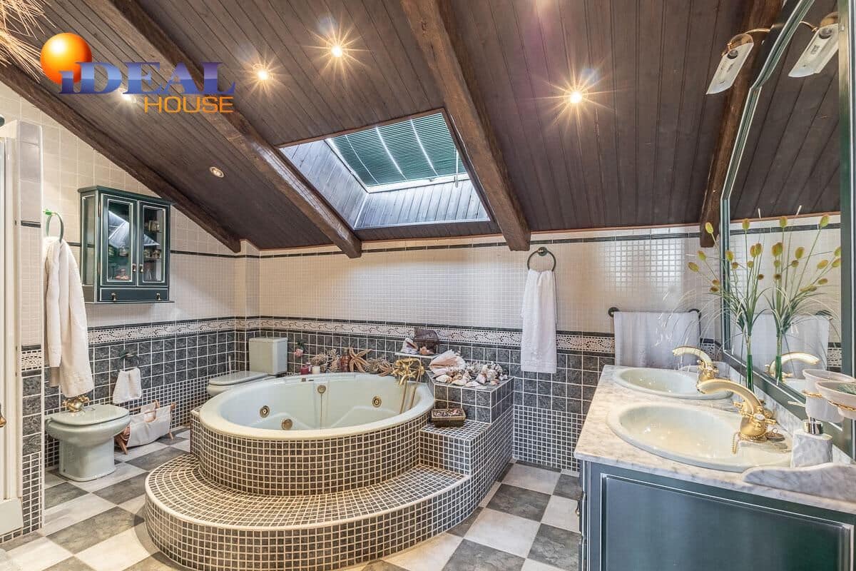 4 chambre Villa/Maison à vendre à Iznalloz avec piscine garage - 398 000 € (Ref: 9433863)