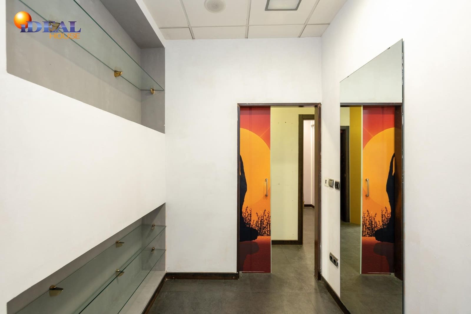 Commercieel te koop in Granada stad - € 240.000 (Ref: 9433865)