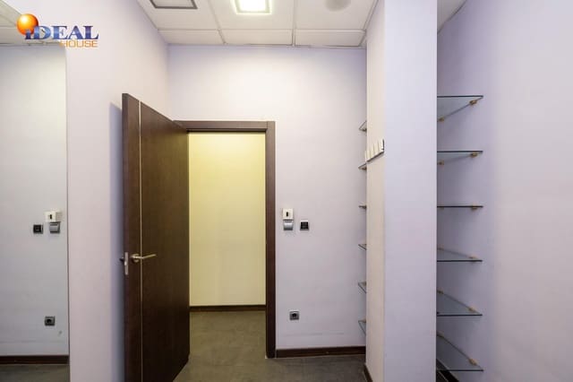 Commercieel te koop in Granada stad - € 240.000 (Ref: 9433865)