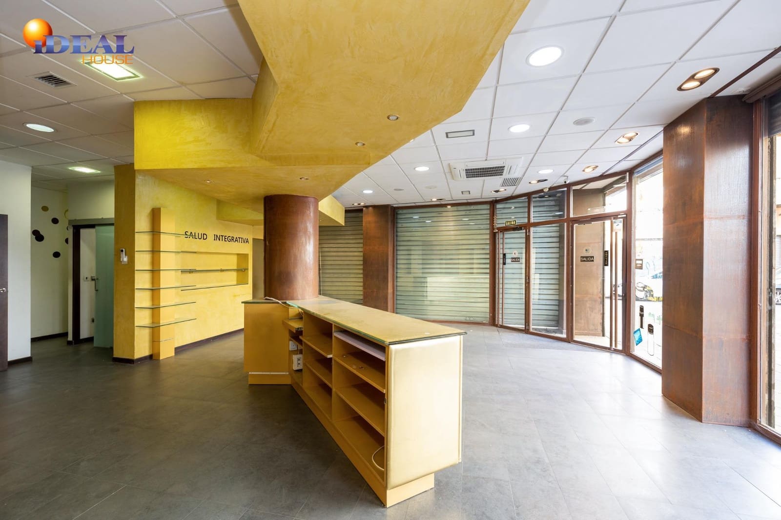 Commercieel te koop in Granada stad - € 240.000 (Ref: 9433865)