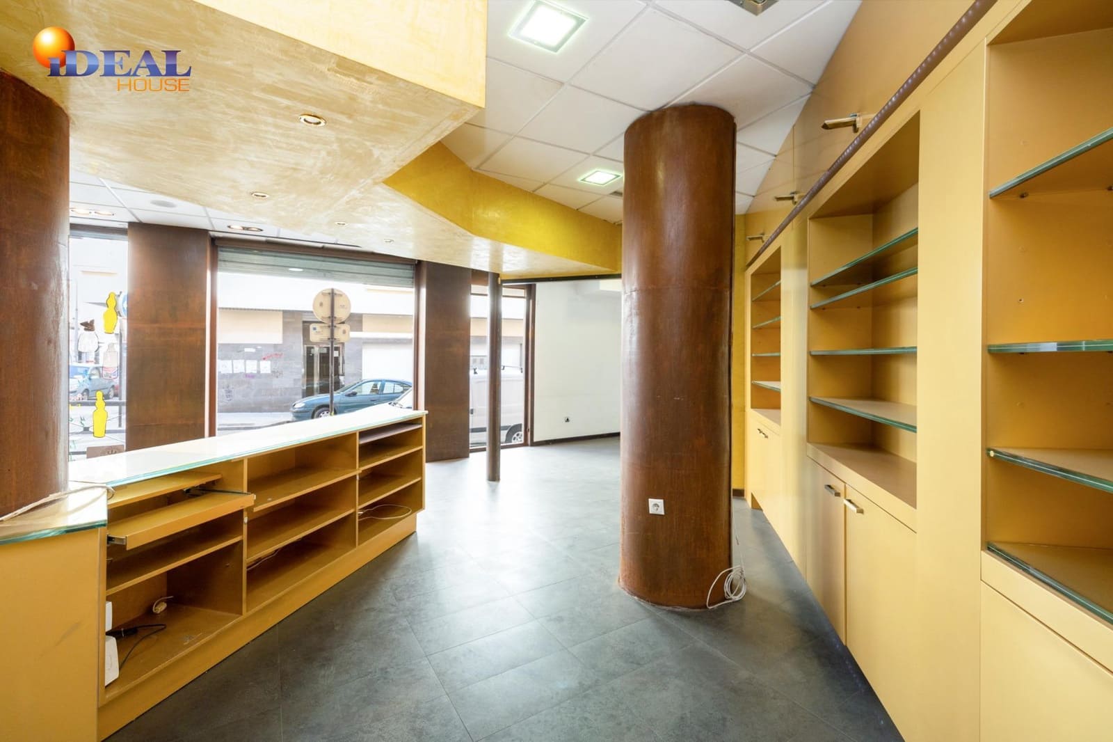 Commercieel te koop in Granada stad - € 240.000 (Ref: 9433865)