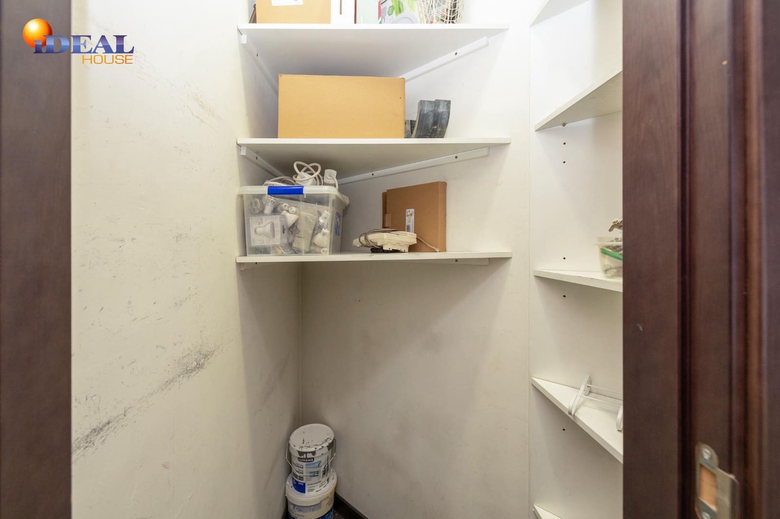 Commercieel te koop in Granada stad - € 240.000 (Ref: 9433865)