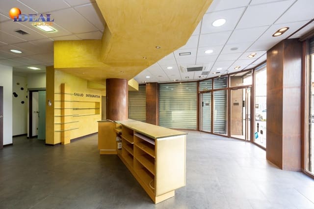 Commercieel te koop in Granada stad - € 240.000 (Ref: 9433865)