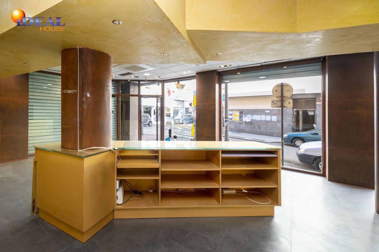 Commercieel te koop in Granada stad - € 240.000 (Ref: 9433865)