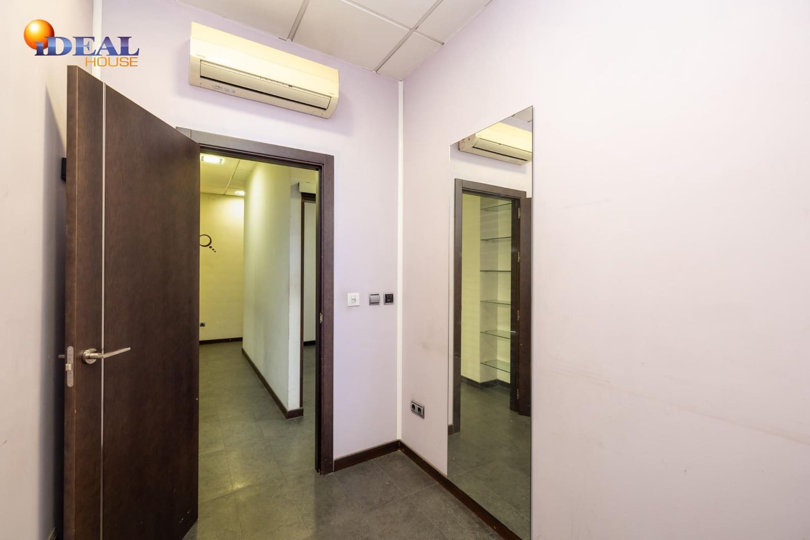 Commercieel te koop in Granada stad - € 240.000 (Ref: 9433865)