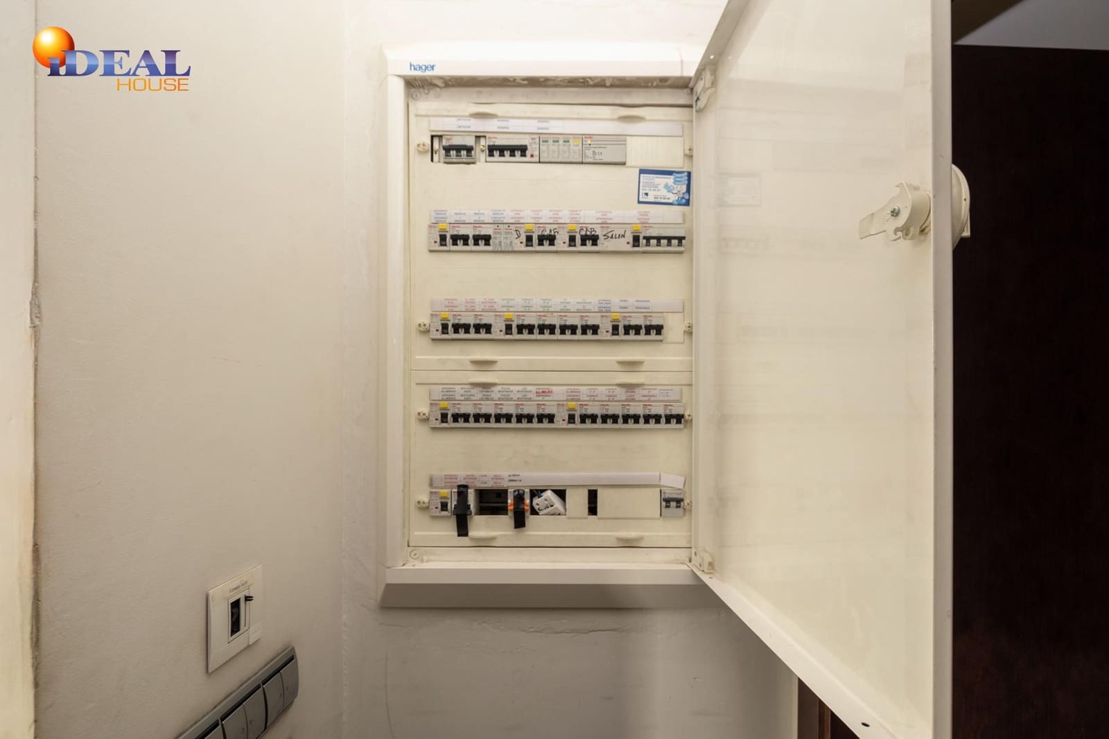 Commercieel te koop in Granada stad - € 240.000 (Ref: 9433865)