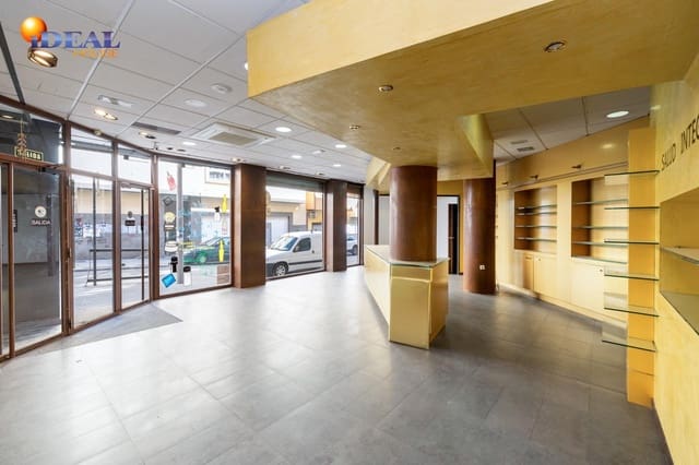 Commercieel te koop in Granada stad - € 240.000 (Ref: 9433865)