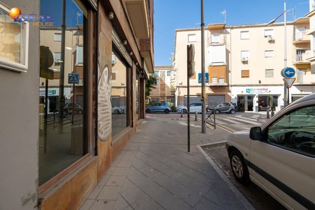 Commercieel te koop in Granada stad - € 240.000 (Ref: 9433865)