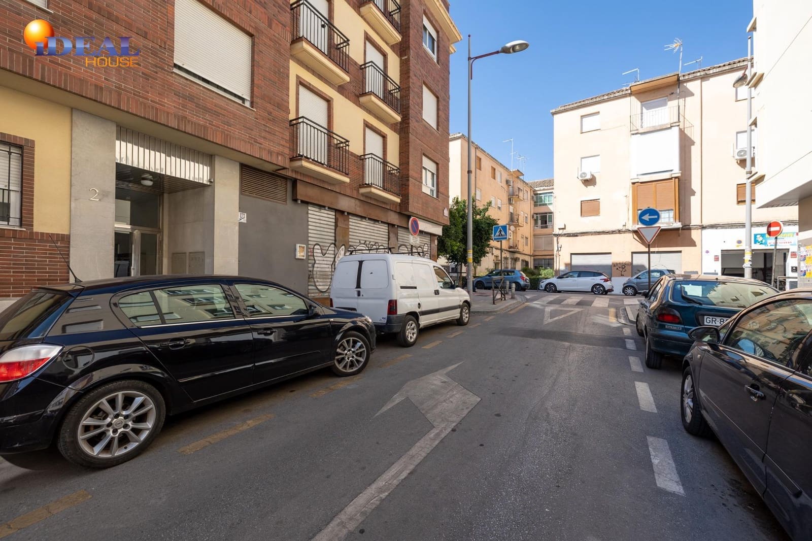 Commercieel te koop in Granada stad - € 240.000 (Ref: 9433865)