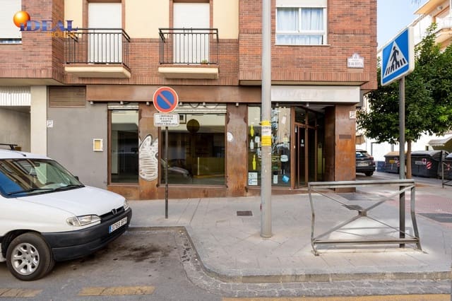 Commercieel te koop in Granada stad - € 240.000 (Ref: 9433865)