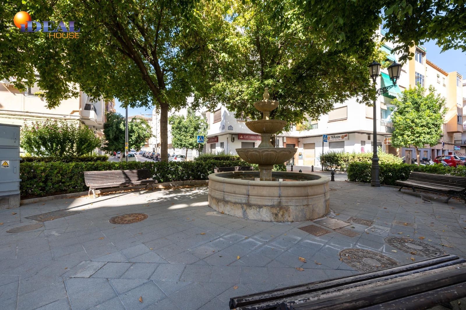 Commercieel te koop in Granada stad - € 240.000 (Ref: 9433865)