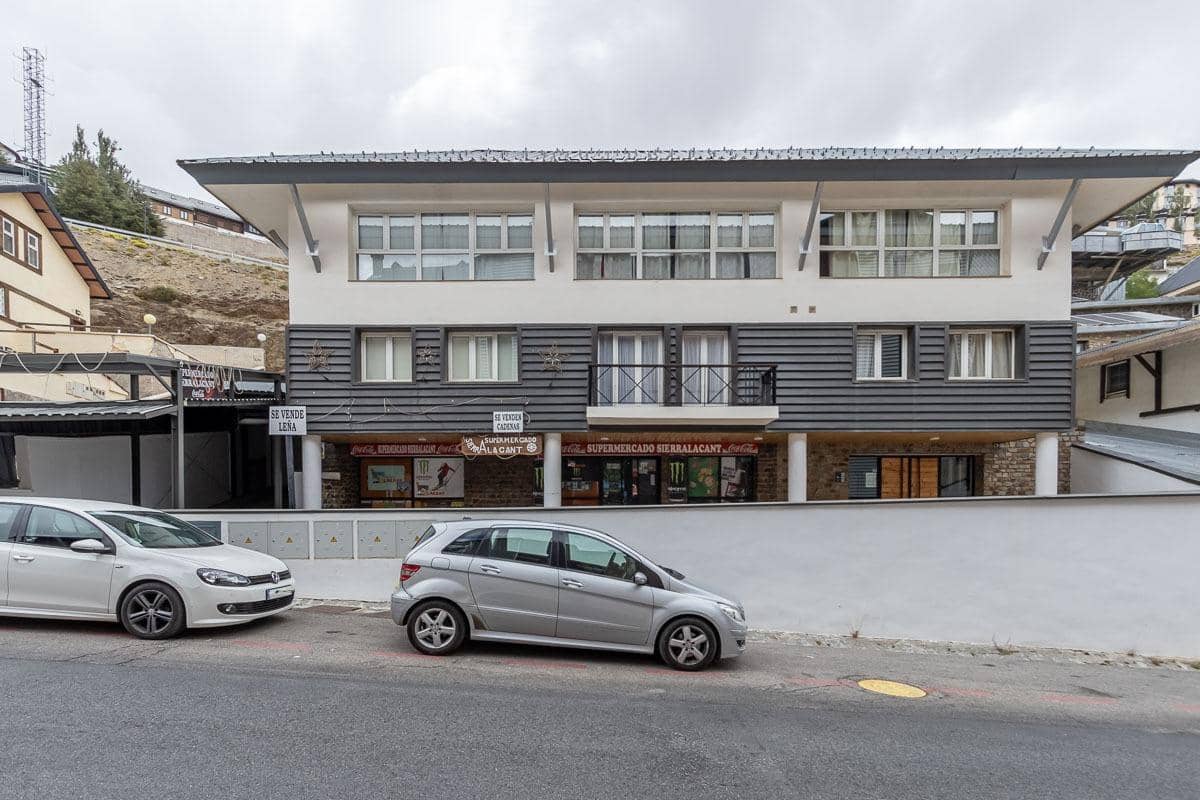 2 bedroom Flat for sale in Sierra Nevada with pool garage - € 185,000 (Ref: 9433867)