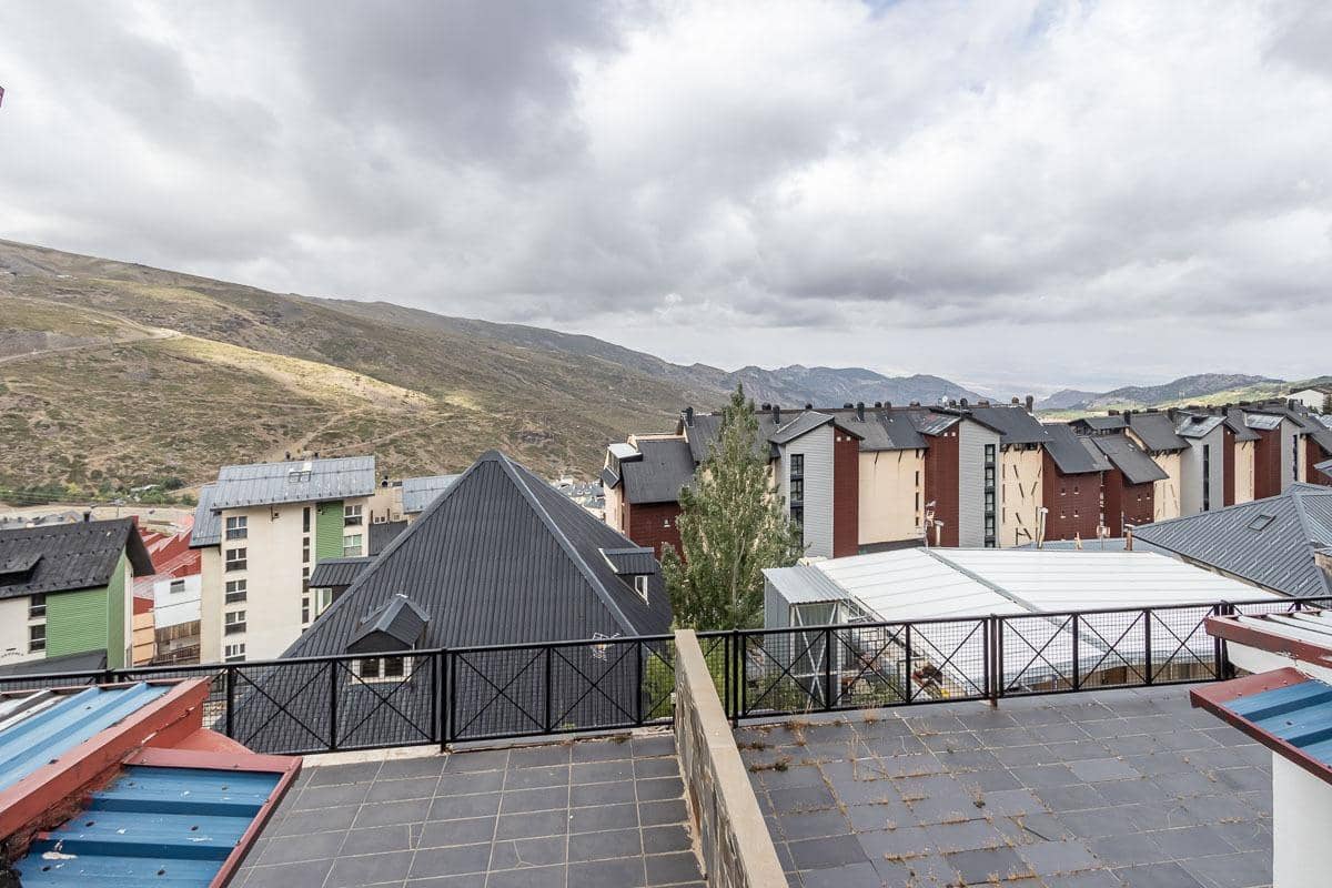 2 bedroom Flat for sale in Sierra Nevada with pool garage - € 185,000 (Ref: 9433867)