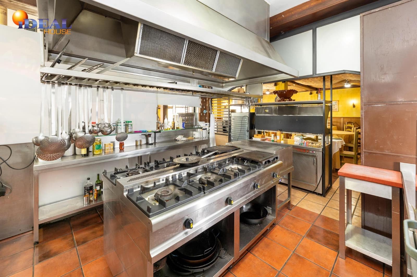 3 makuuhuone Kaupallinen myytävänä paikassa Albolote mukana 
autotalli - 810 000 € (Ref: 9433870)