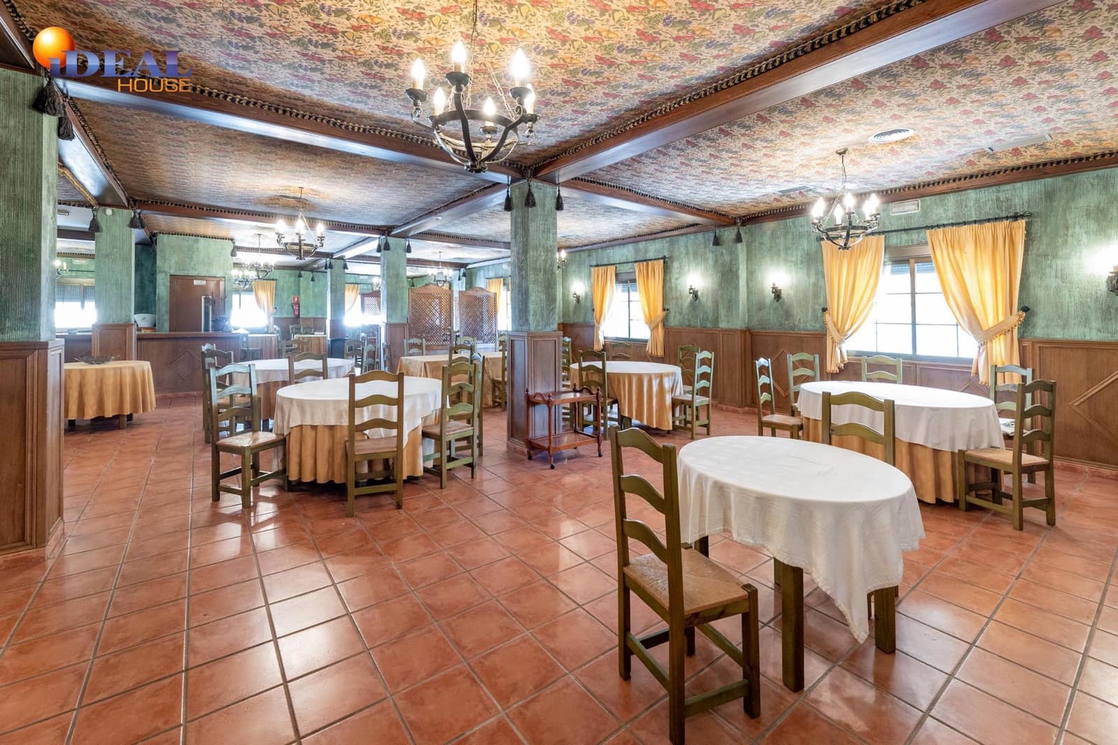 3 makuuhuone Kaupallinen myytävänä paikassa Albolote mukana 
autotalli - 810 000 € (Ref: 9433870)