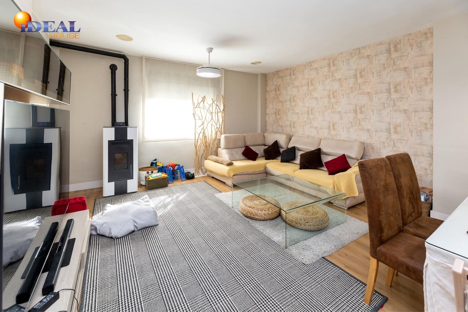 3 makuuhuone Kaupallinen myytävänä paikassa Albolote mukana 
autotalli - 810 000 € (Ref: 9433870)