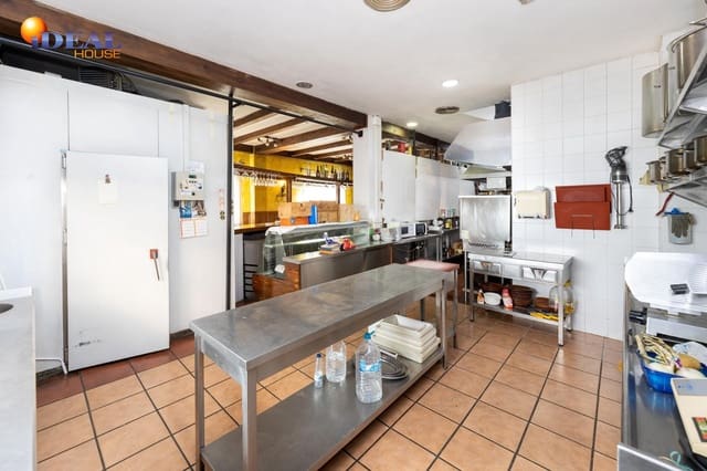 3 makuuhuone Kaupallinen myytävänä paikassa Albolote mukana 
autotalli - 810 000 € (Ref: 9433870)