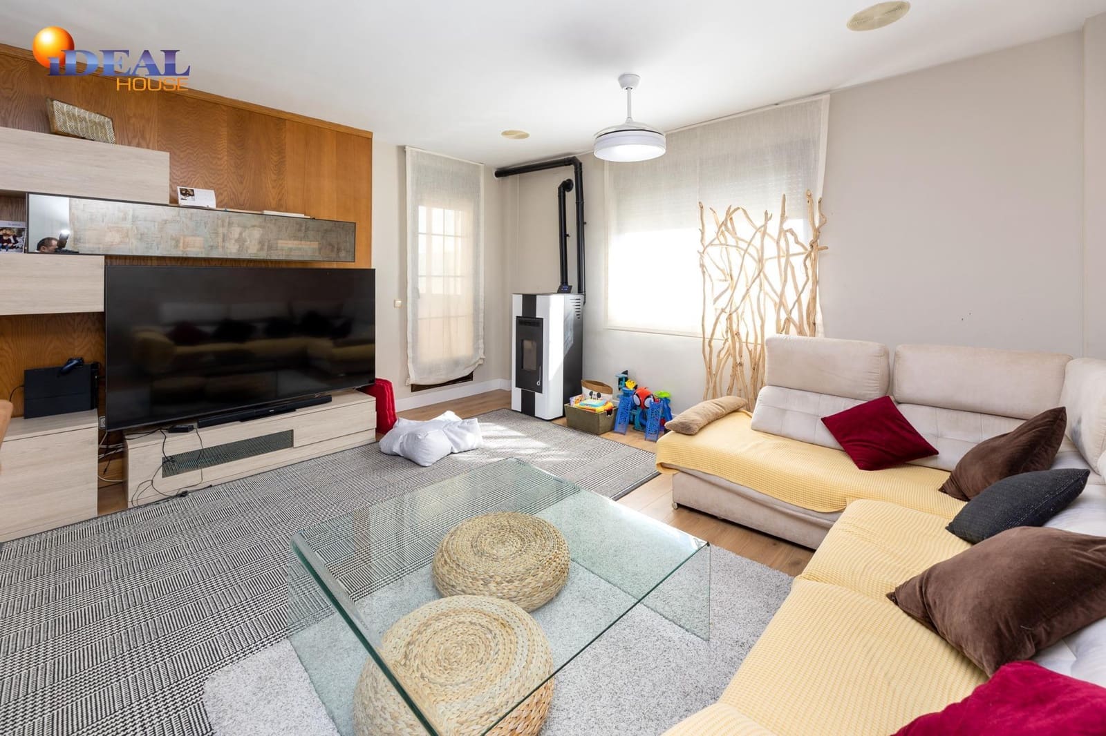 3 makuuhuone Kaupallinen myytävänä paikassa Albolote mukana 
autotalli - 810 000 € (Ref: 9433870)