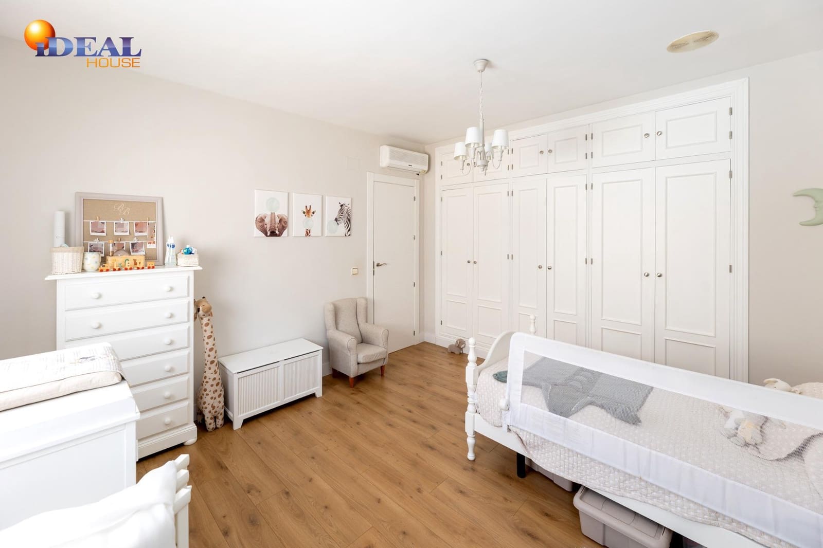 3 makuuhuone Kaupallinen myytävänä paikassa Albolote mukana 
autotalli - 810 000 € (Ref: 9433870)