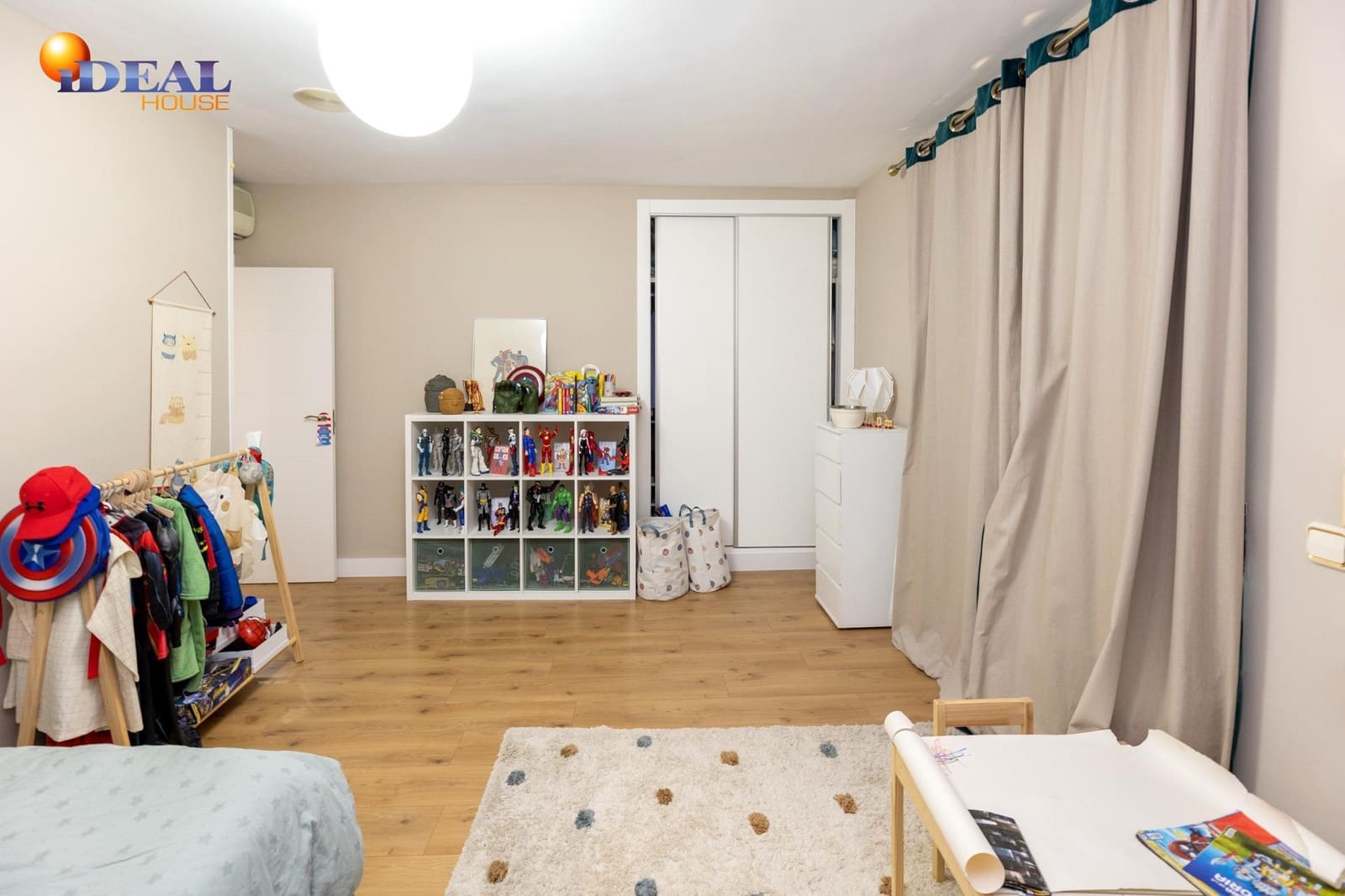 3 makuuhuone Kaupallinen myytävänä paikassa Albolote mukana 
autotalli - 810 000 € (Ref: 9433870)