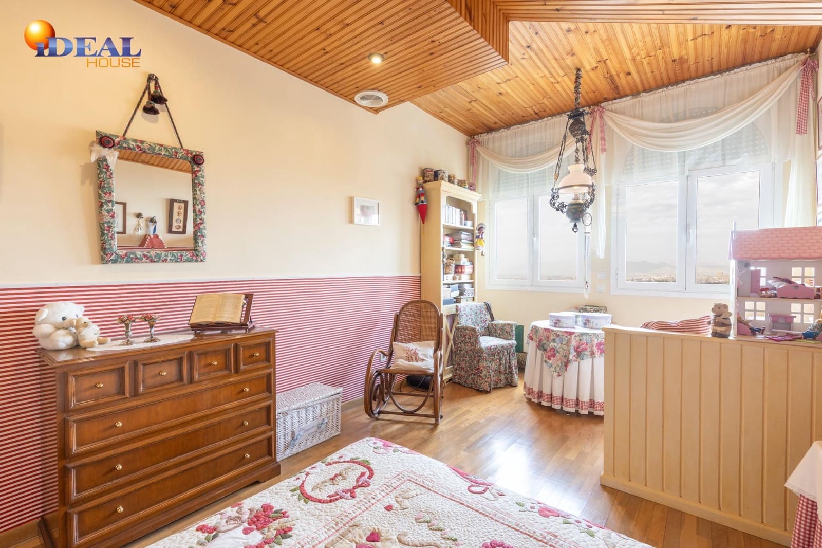 5 soverom Villa til salgs i Granada by med svømmebasseng garasje - € 890 000 (Ref: 9433871)