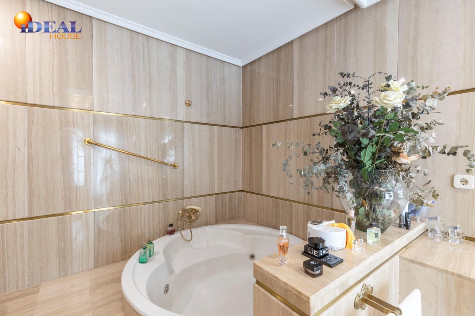 5 soverom Villa til salgs i Granada by med svømmebasseng garasje - € 890 000 (Ref: 9433871)