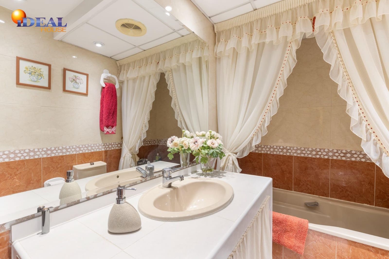 5 soverom Villa til salgs i Granada by med svømmebasseng garasje - € 890 000 (Ref: 9433871)