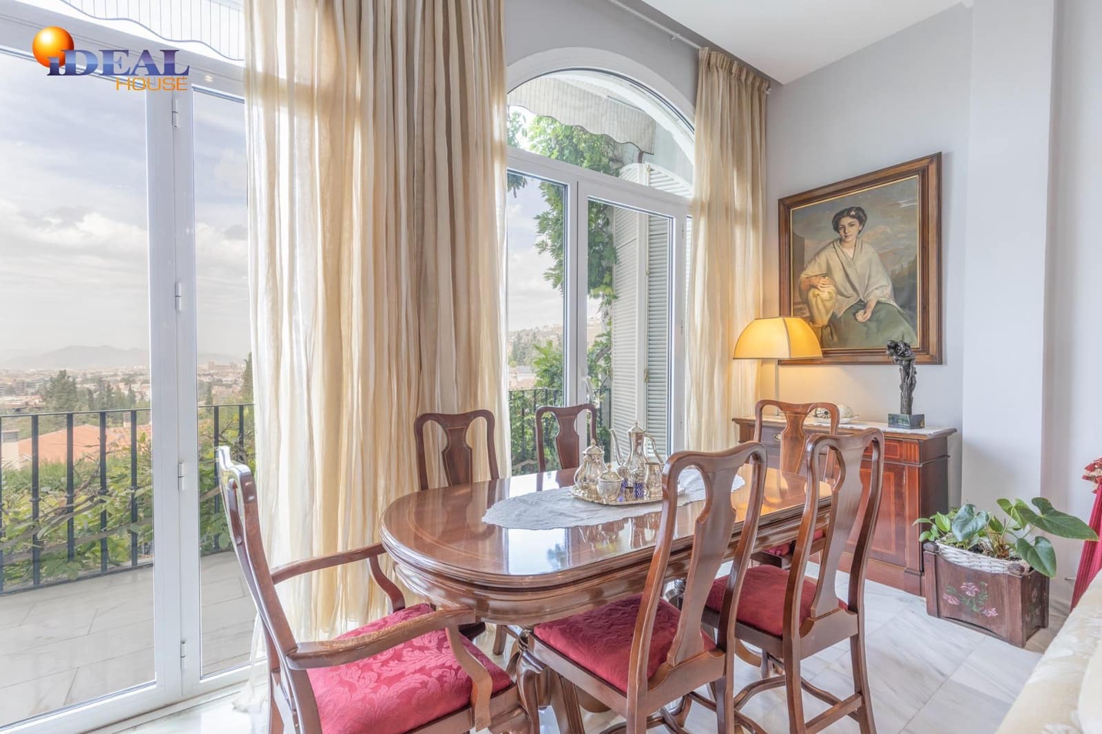 5 soverom Villa til salgs i Granada by med svømmebasseng garasje - € 890 000 (Ref: 9433871)