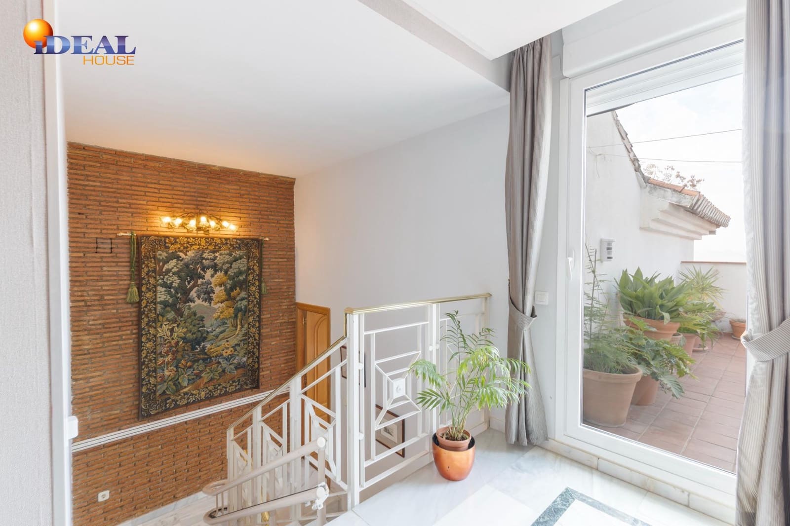 5 soverom Villa til salgs i Granada by med svømmebasseng garasje - € 890 000 (Ref: 9433871)