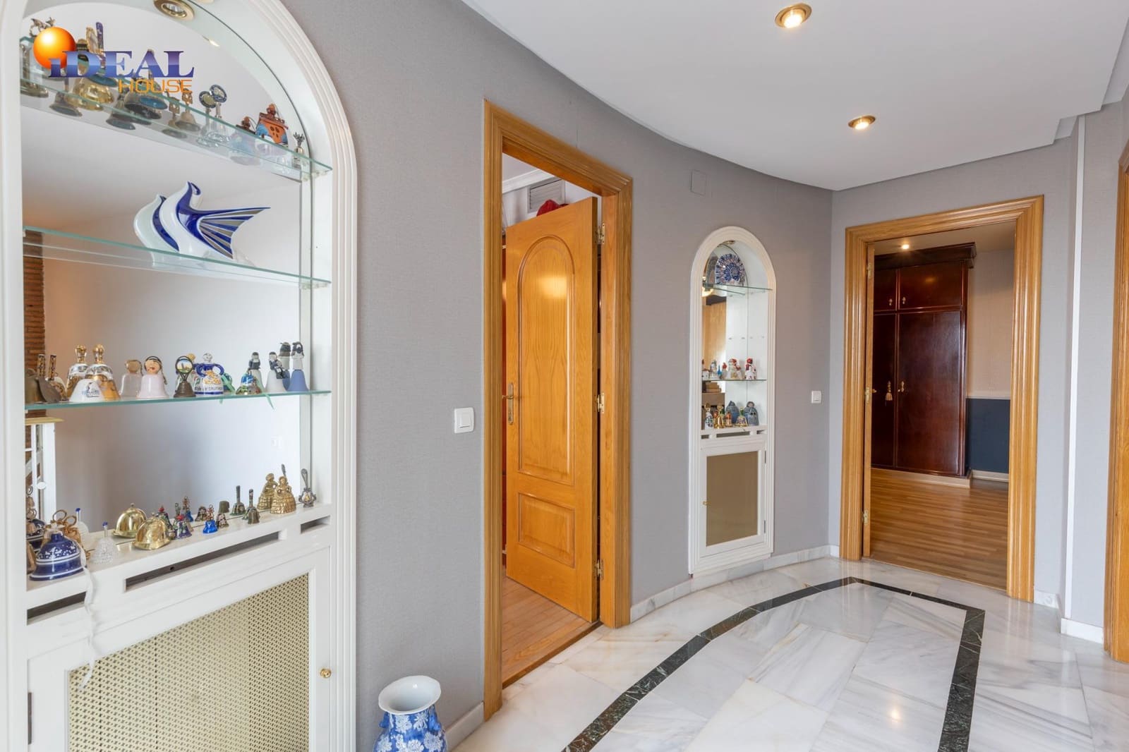 5 soverom Villa til salgs i Granada by med svømmebasseng garasje - € 890 000 (Ref: 9433871)