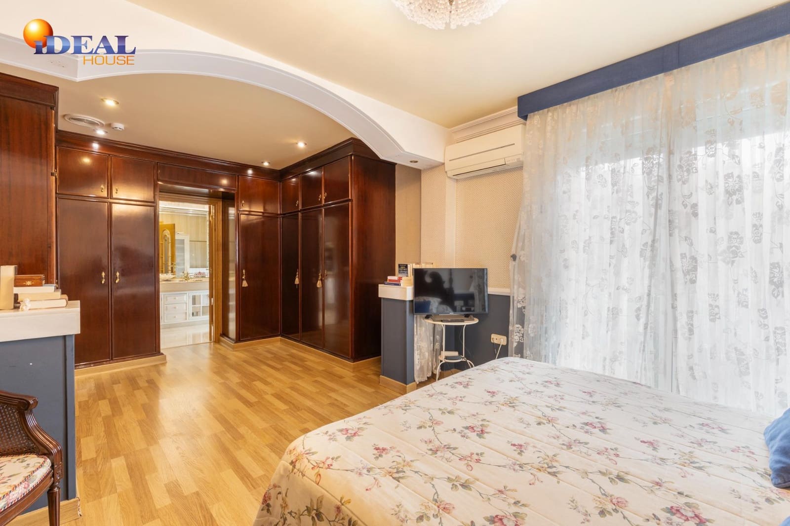 5 soverom Villa til salgs i Granada by med svømmebasseng garasje - € 890 000 (Ref: 9433871)