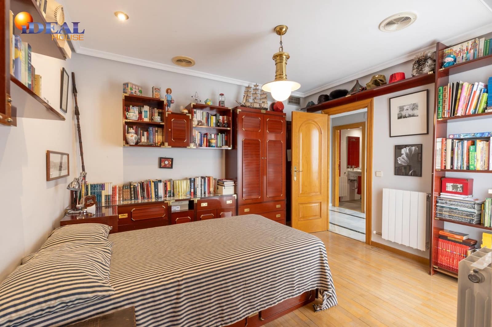 5 soverom Villa til salgs i Granada by med svømmebasseng garasje - € 890 000 (Ref: 9433871)