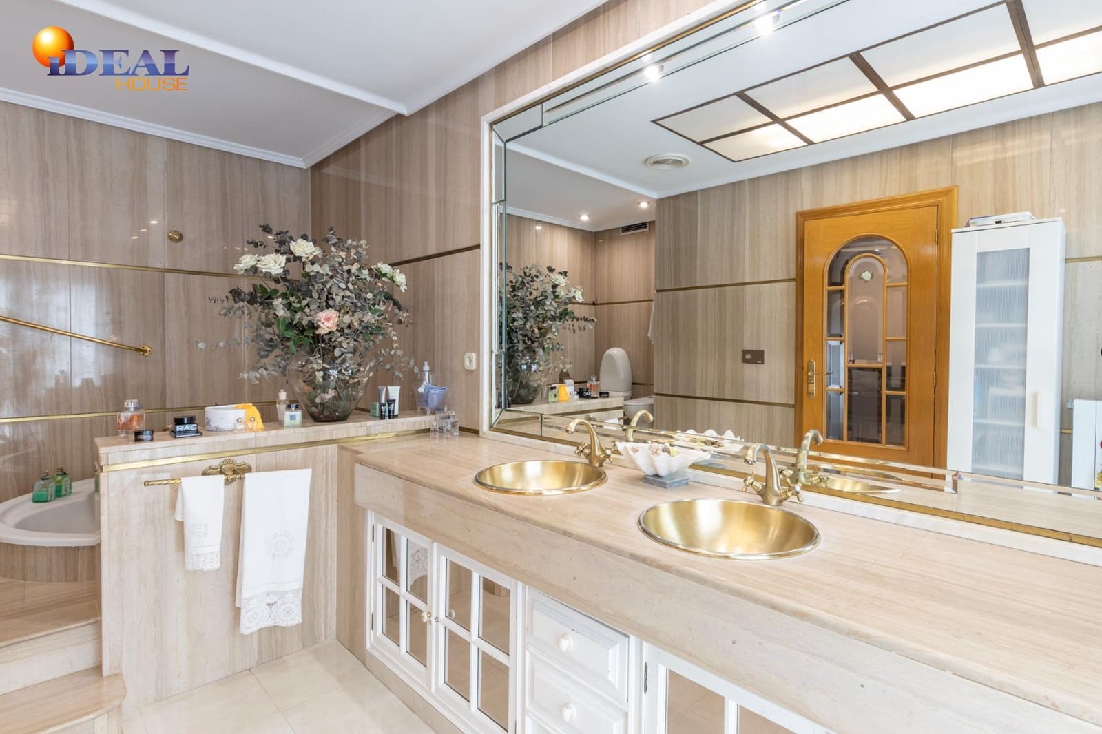 5 soverom Villa til salgs i Granada by med svømmebasseng garasje - € 890 000 (Ref: 9433871)