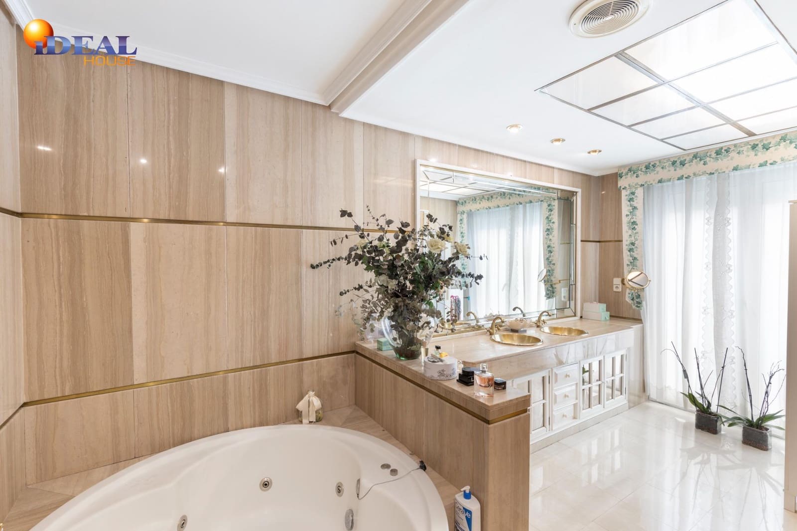 5 soverom Villa til salgs i Granada by med svømmebasseng garasje - € 890 000 (Ref: 9433871)