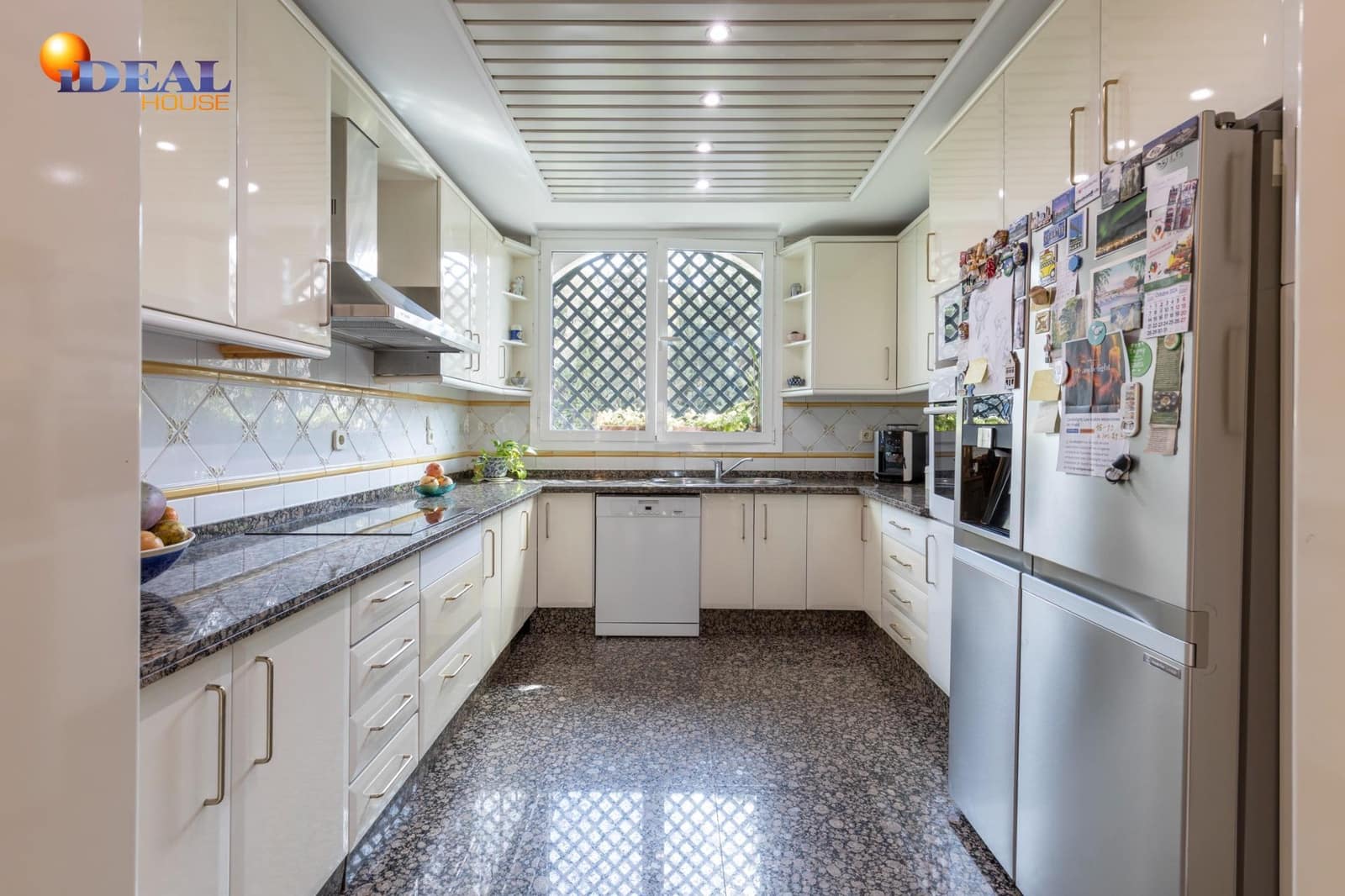 5 soverom Villa til salgs i Granada by med svømmebasseng garasje - € 890 000 (Ref: 9433871)