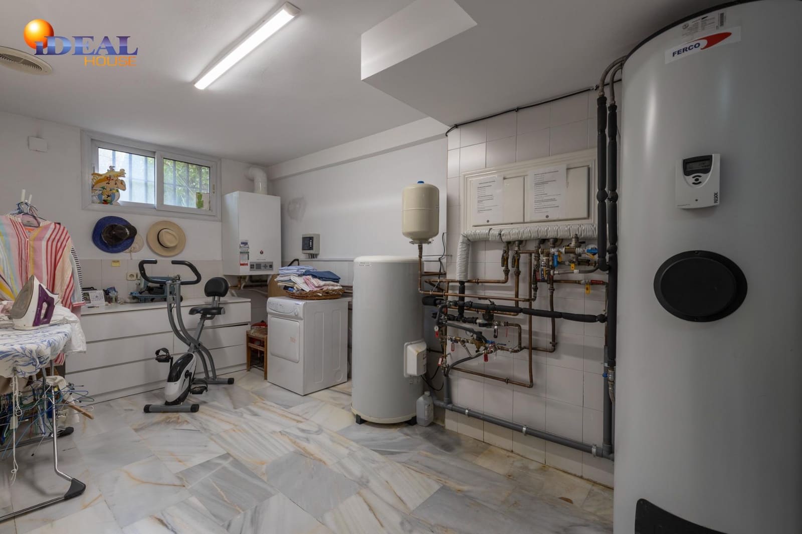 5 soverom Villa til salgs i Granada by med svømmebasseng garasje - € 890 000 (Ref: 9433871)