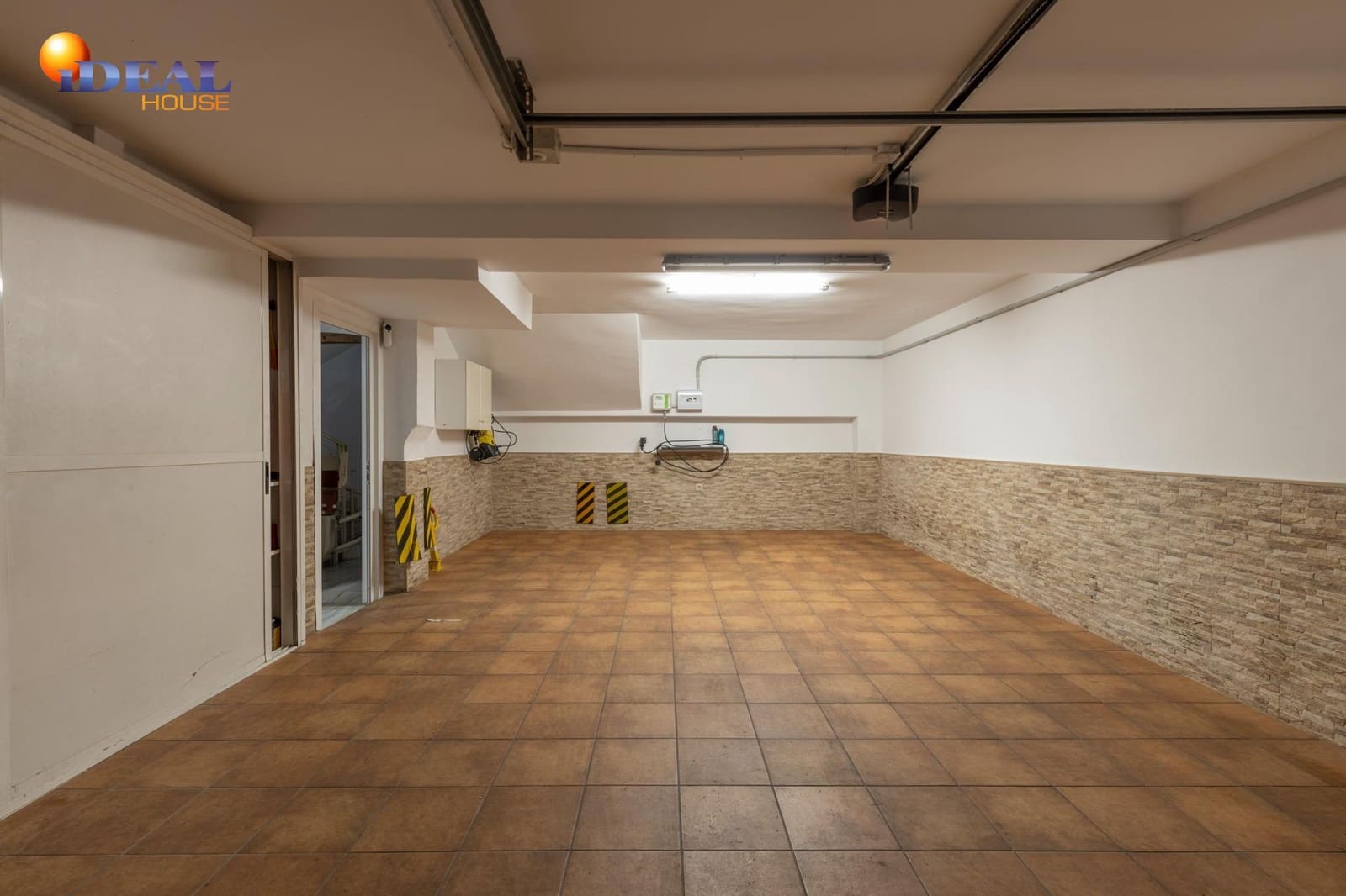 5 soverom Villa til salgs i Granada by med svømmebasseng garasje - € 890 000 (Ref: 9433871)