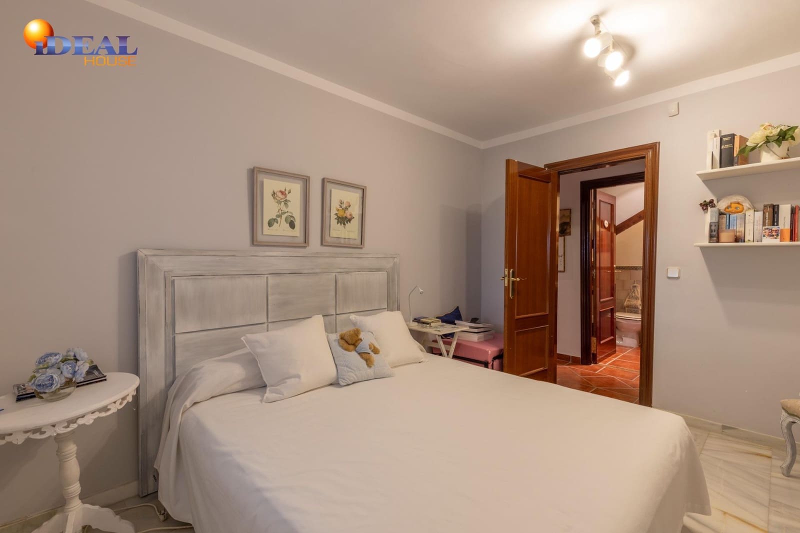 5 soverom Villa til salgs i Granada by med svømmebasseng garasje - € 890 000 (Ref: 9433871)