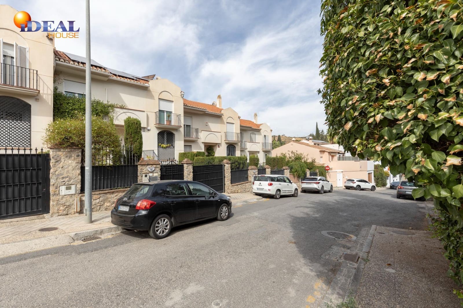 5 soverom Villa til salgs i Granada by med svømmebasseng garasje - € 890 000 (Ref: 9433871)