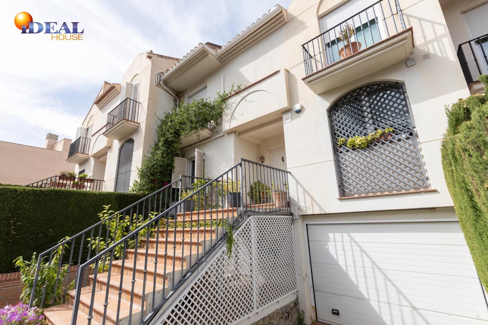 5 soverom Villa til salgs i Granada by med svømmebasseng garasje - € 890 000 (Ref: 9433871)